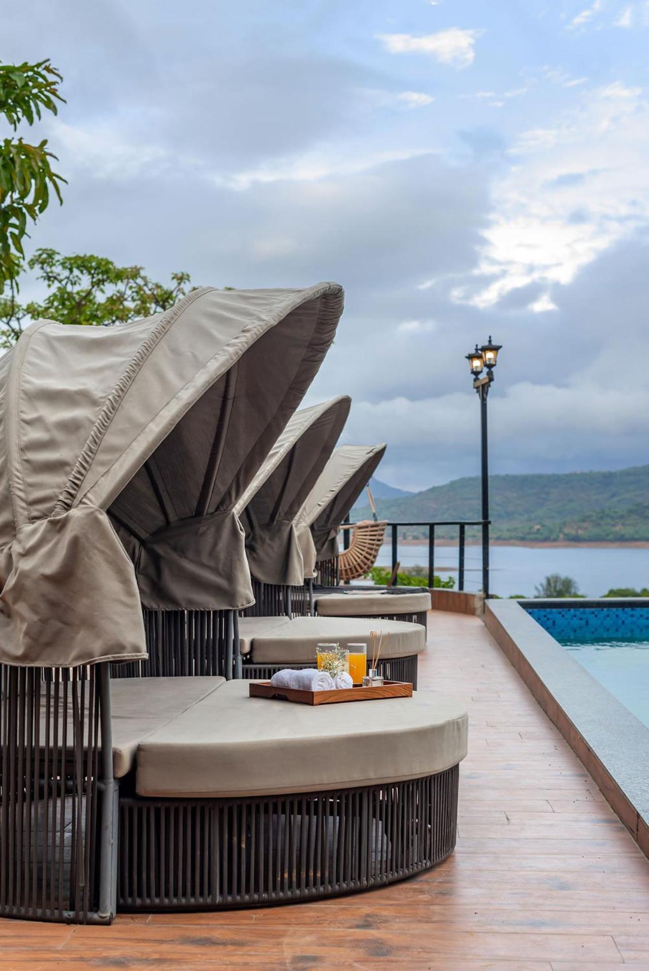 Stayvista At La Nirvana With Pool, Music Speaker & Indoor-Outdoor Game Lonavla Exterior foto
